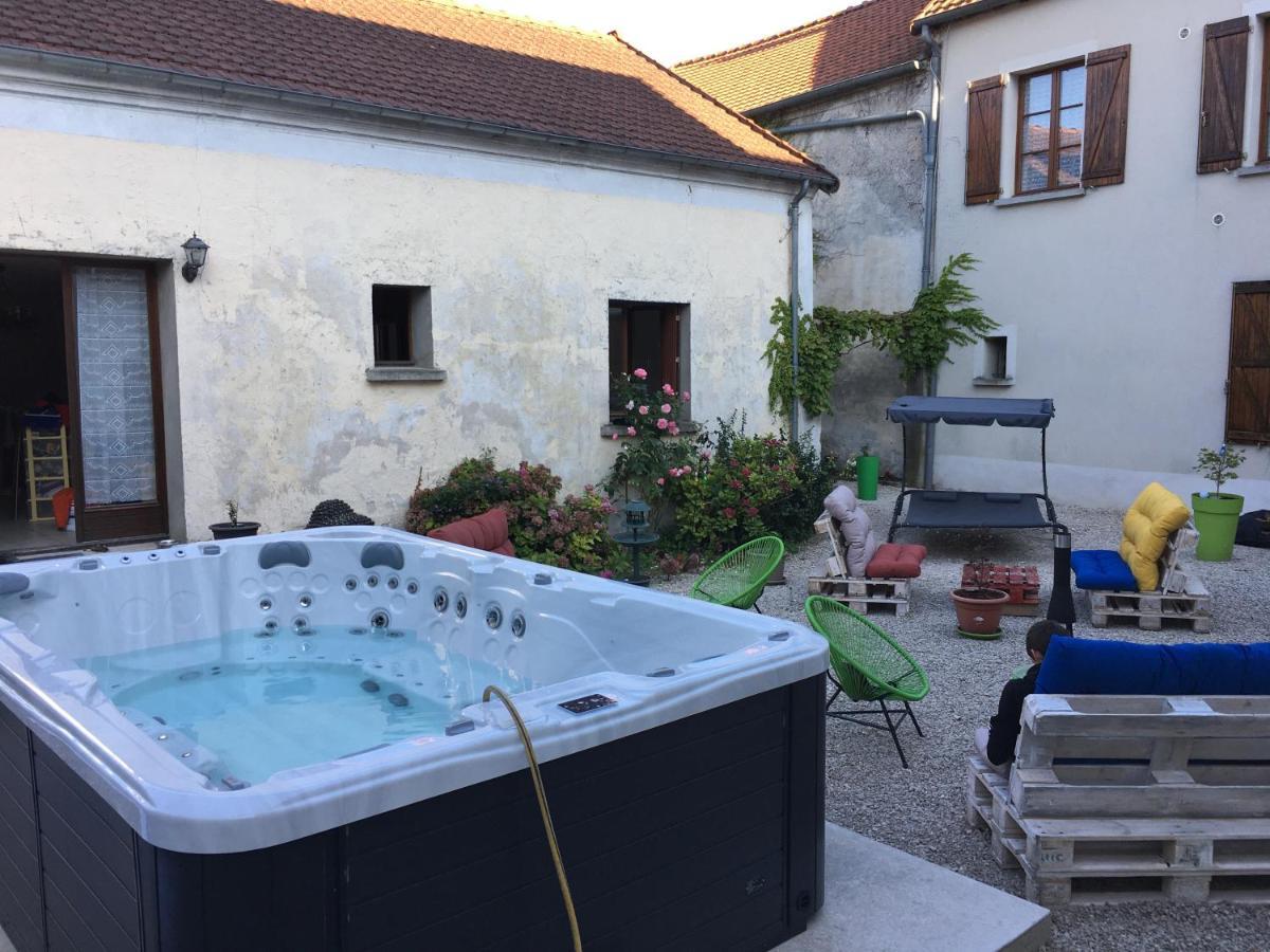L Auberge Du Lion D Or Nanteuil-sur-Marne エクステリア 写真