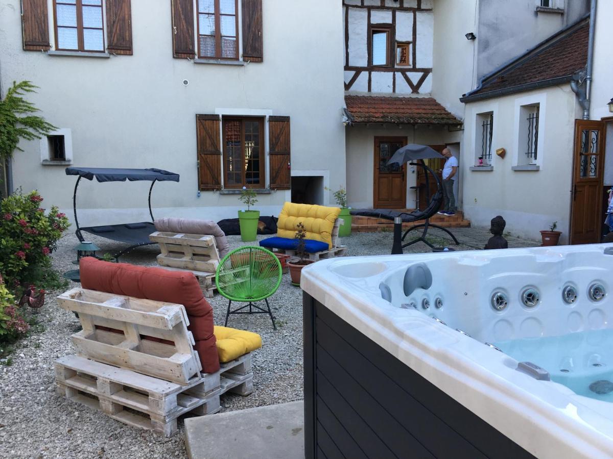 L Auberge Du Lion D Or Nanteuil-sur-Marne エクステリア 写真